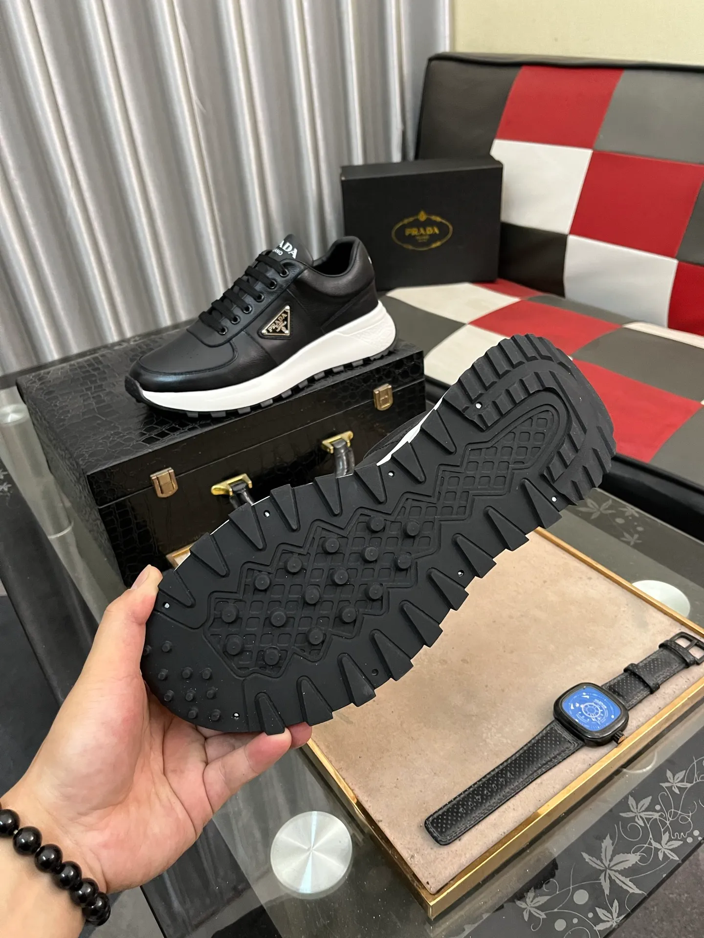 Men's shoes 💰440⌚️⌚️ PRADA [Prada] popular men's shoes, casual shoes and sports shoes! High-end quality 🍀 The upper is made of imported original cowhide 💥 cowhide lining; the original molded outsole. The style is correct and elegant, comfortable and versatile💪 Three quality guarantees. Size: 38-44, 3️⃣colors available.